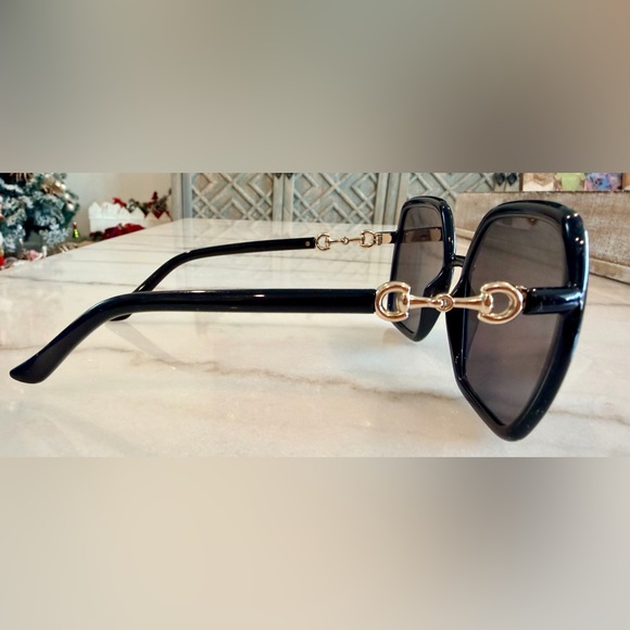 GUCCI Square Black Frame Grey Lenses & ICONIC Gucci Horsebit Hardware. AUTHENTIC - Picture 3 of 17
